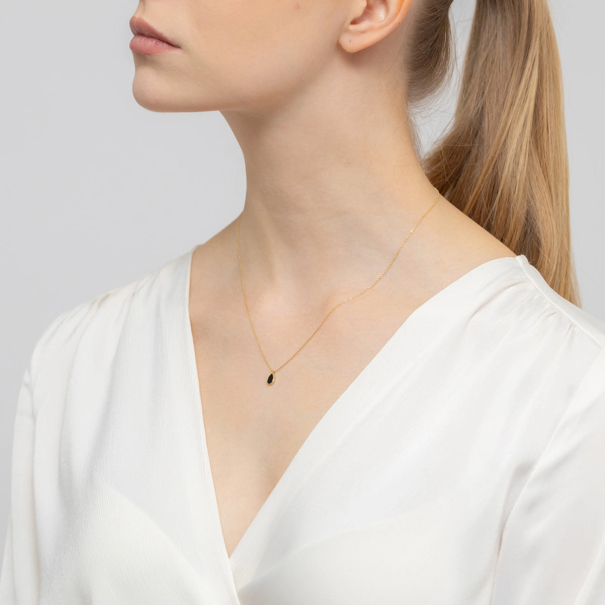 gold-necklace-teardrop-with-black-agate-n-gw-378-585