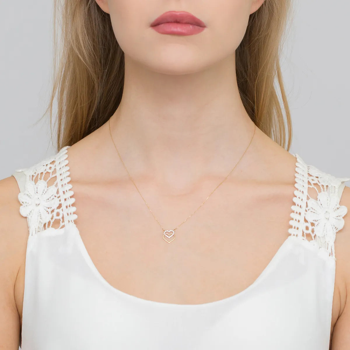 zlatý-náhrdelník-s-diamanty-0-065ct-n0025-diw-01