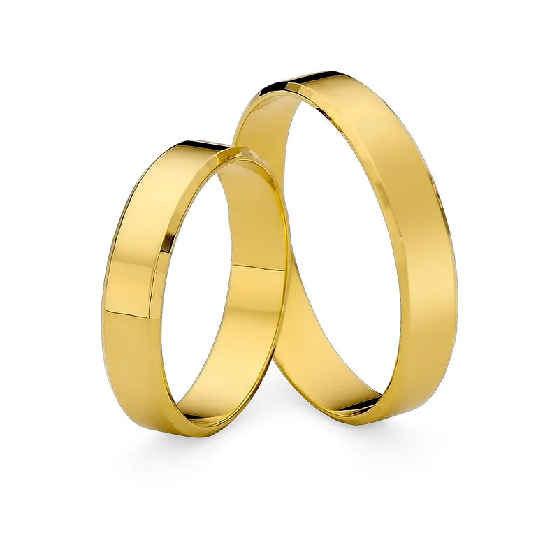 Klassische goldene Eheringe mit diamantgeschliffenen Kanten 4 mm