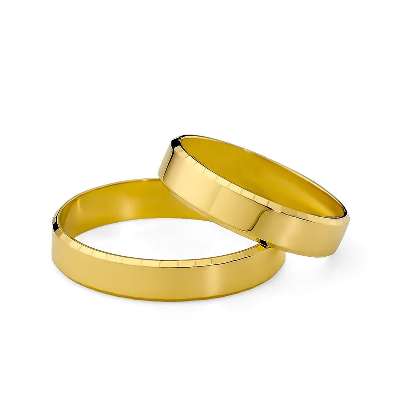 Klassische goldene Eheringe mit diamantgeschliffenen Kanten 4 mm