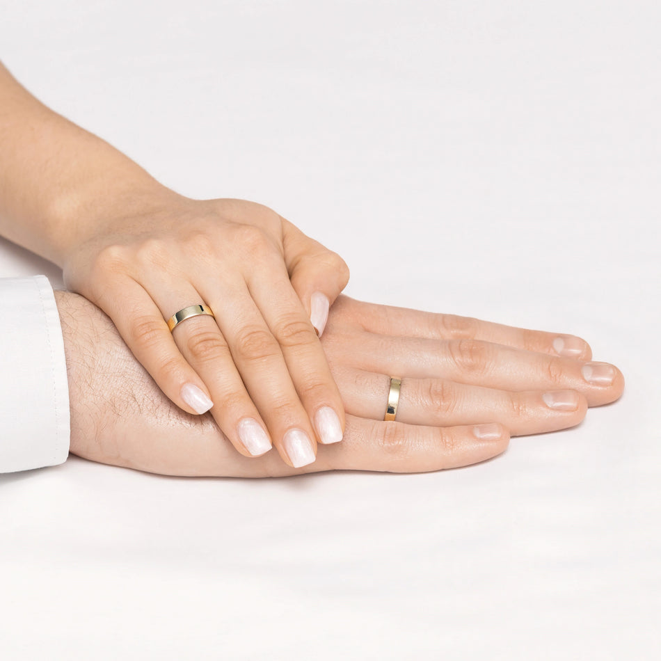 Klasický plochý jednoduchý zlatý svadobný prsteň 4mm