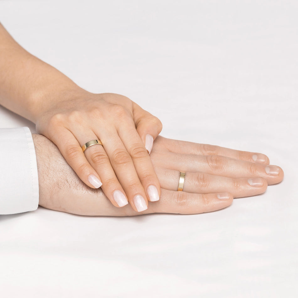 Klasický plochý jednoduchý zlatý svadobný prsteň 5mm