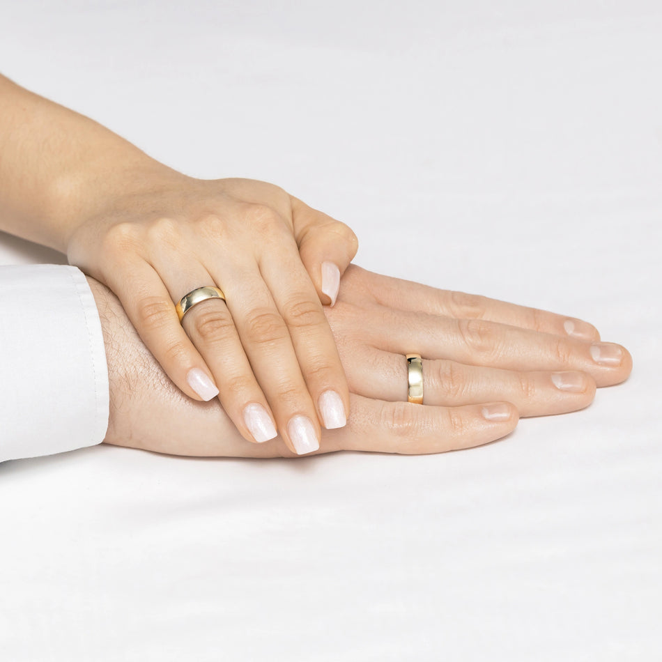 Klassischer leicht abgerundeter einzelner goldener Ehering 6mm