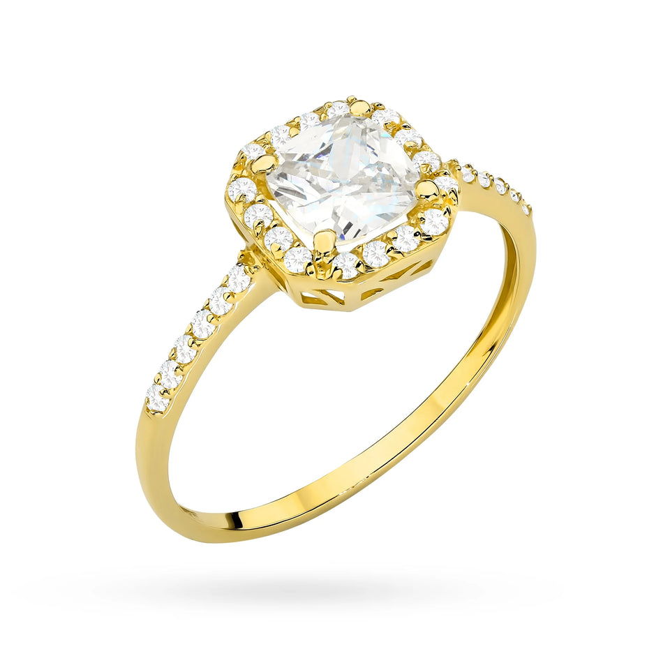 Zlatý prsteň so štvorcovým kameňom a zirkóniou