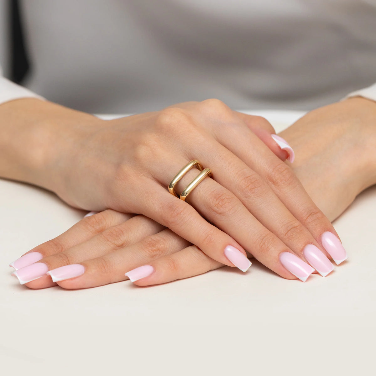 Smooth rectangular gold ring