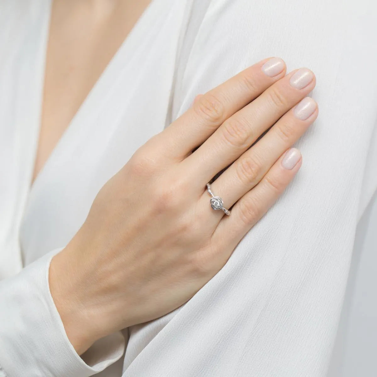 goldring-mit-0-08ct-und-4x0-005ct-diamanten-p027-b0-10