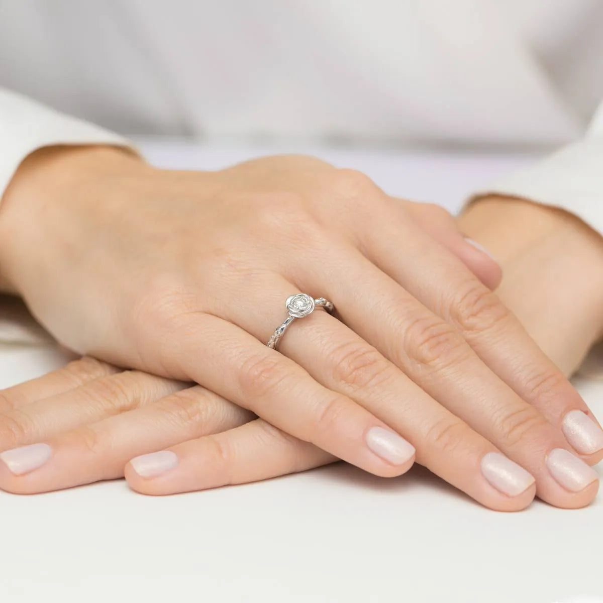 goldring-mit-0-08ct-und-4x0-005ct-diamanten-p027-b0-10