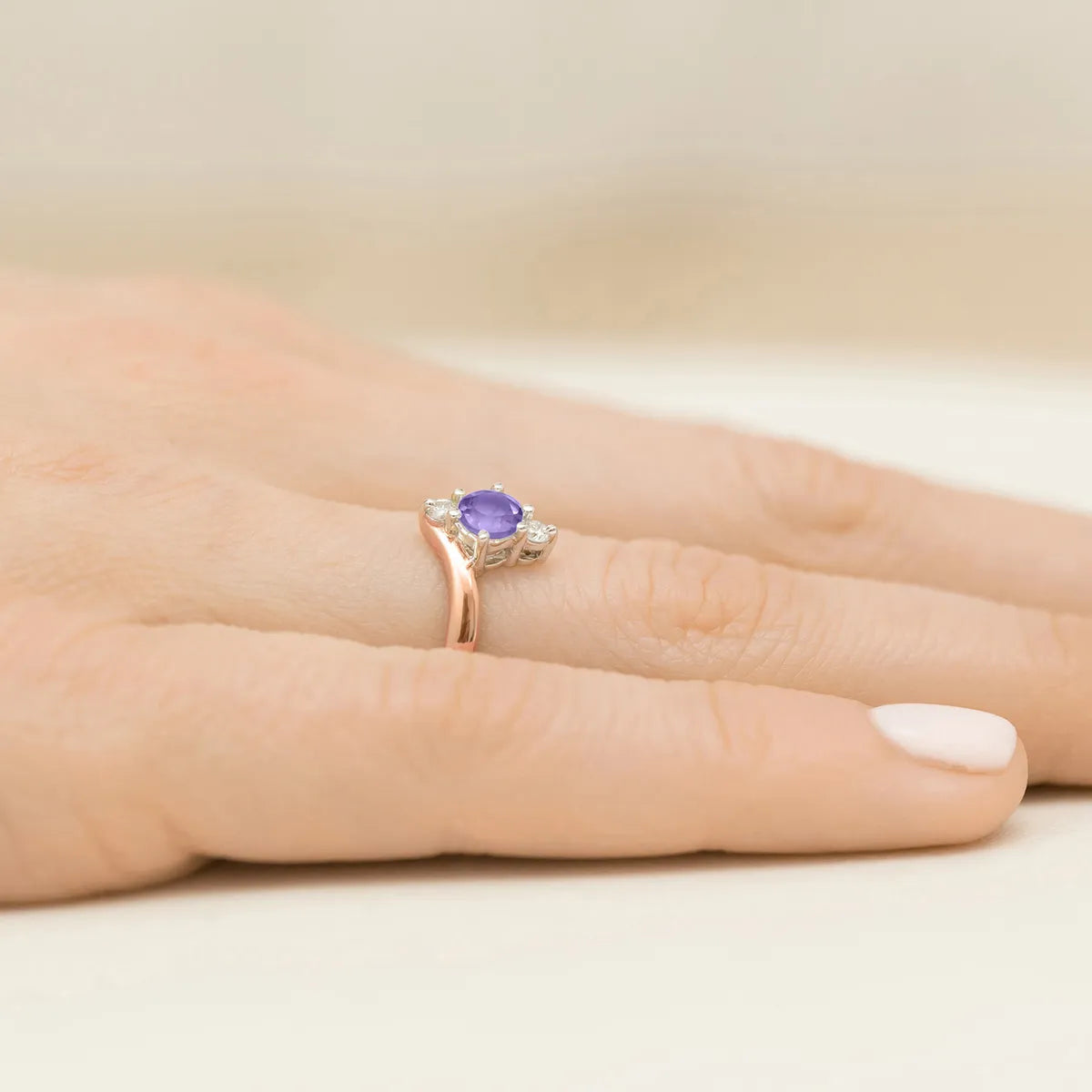 gold-ring-with-0-50ct-amethyst-and-diamonds-p038-585-a0-50