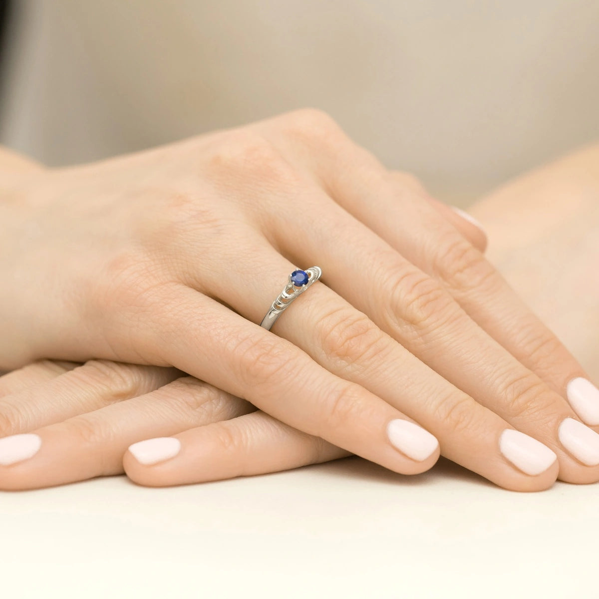 gold-ring-with-0-30ct-sapphire-p039-585-s0-30