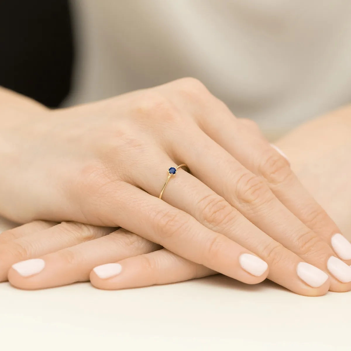 gold-ring-with-0-15ct-sapphire-p040-585-s0-15