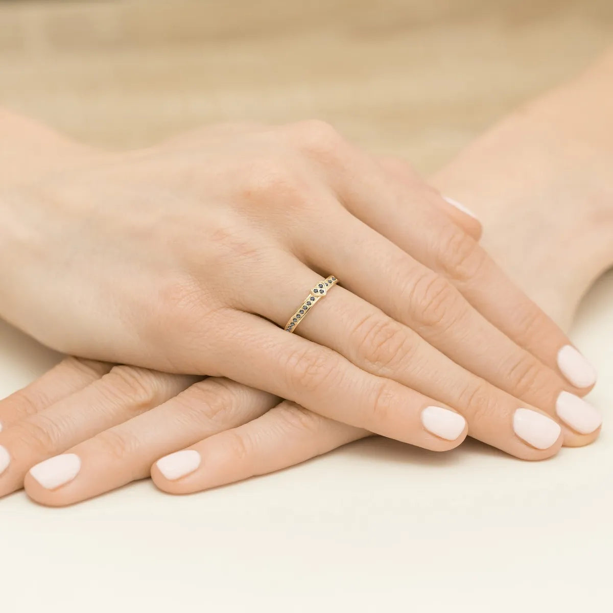 zlatý prsten s černými diamanty p042-585-cb0-11