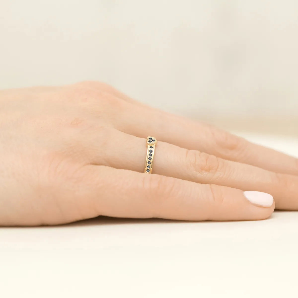 zlatý prsten s černými diamanty p042-585-cb0-11