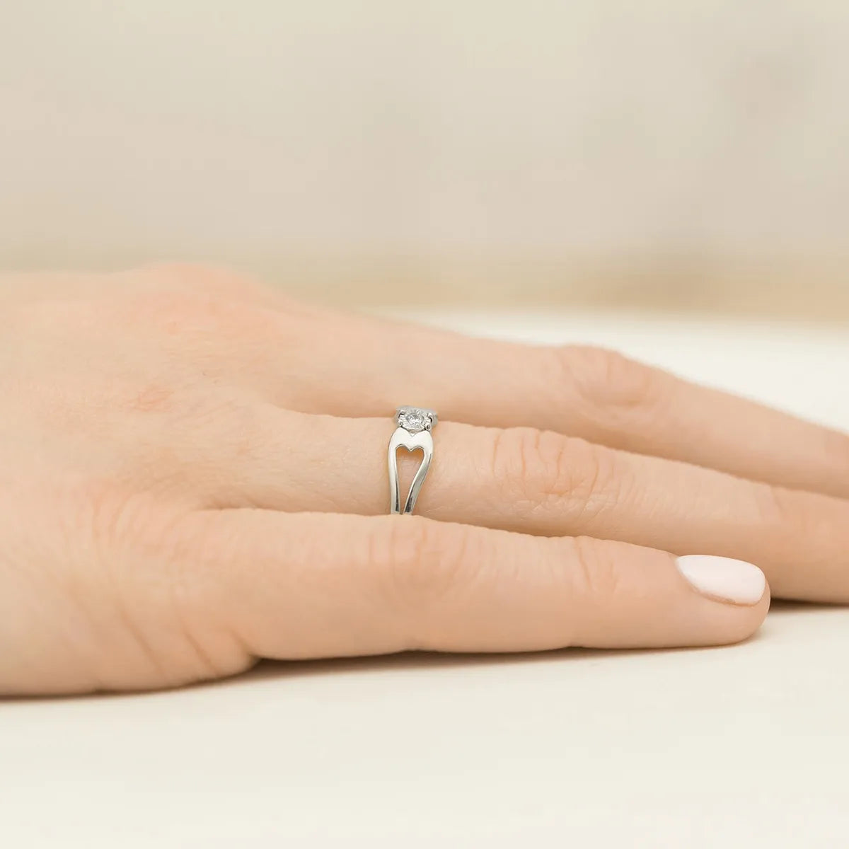bague-en-or-avec-diamant-de-0-03ct-p056-585-b0-03