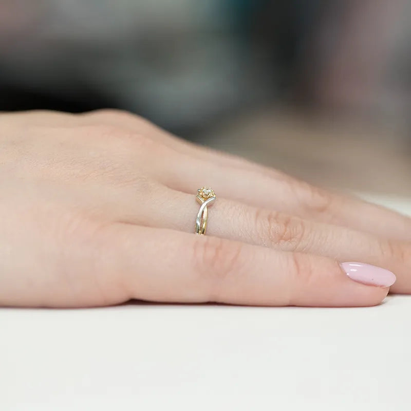 8k-gold-ring-with-zirconia-weaved-p085-333-c