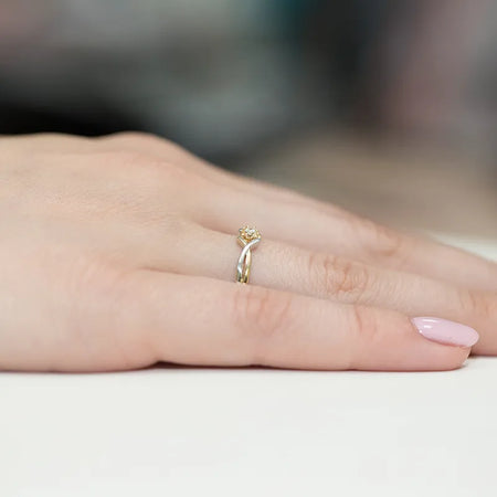 8k-gold-ring-with-zirconia-weaved-p085-333-c