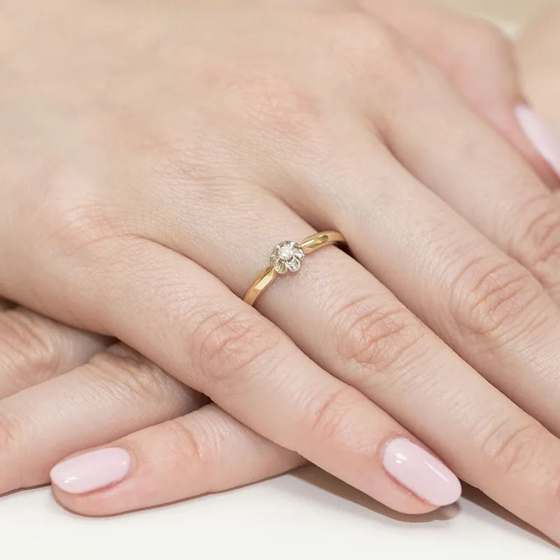 8k-gold-ring-with-zirconia-flower-p086-333-c