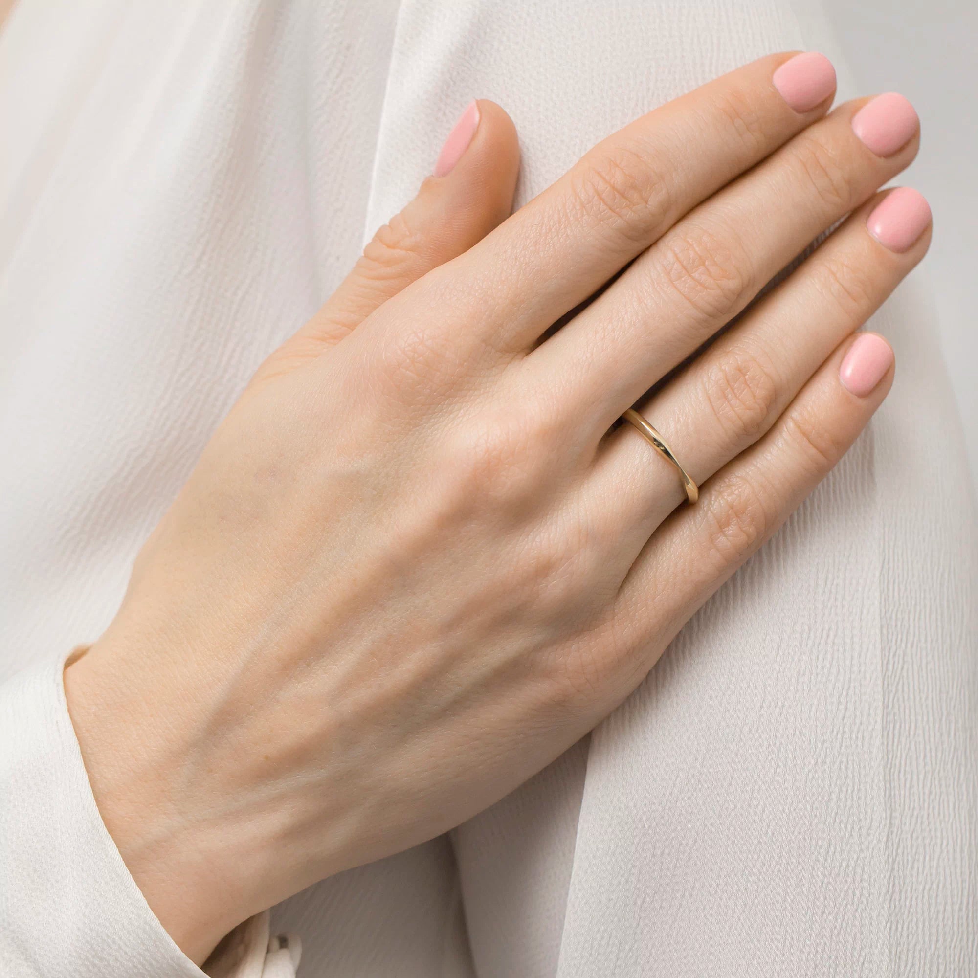 8k-gold-ring-with-a-notch-p094-333