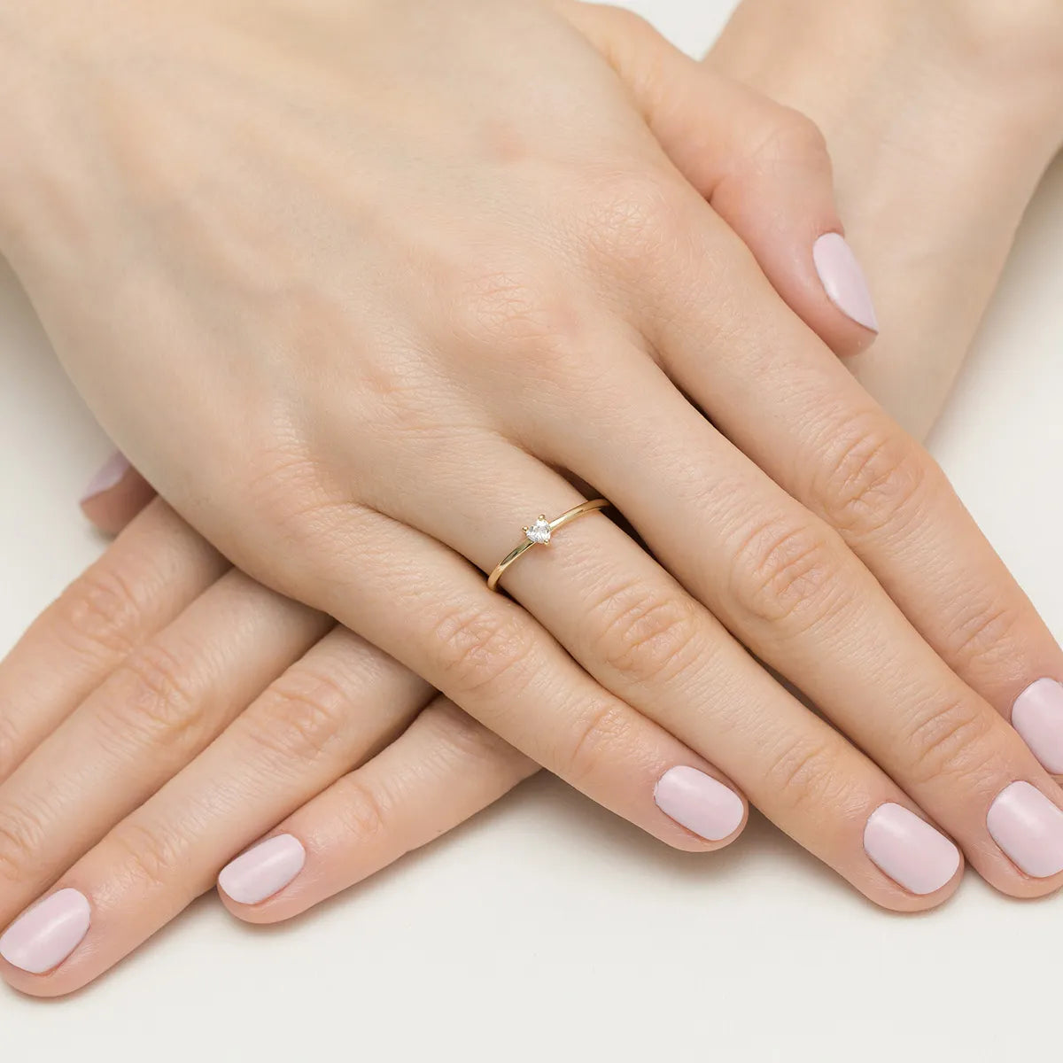 gold-ring-with-0-10ct-diamond-p129-585-b0-10