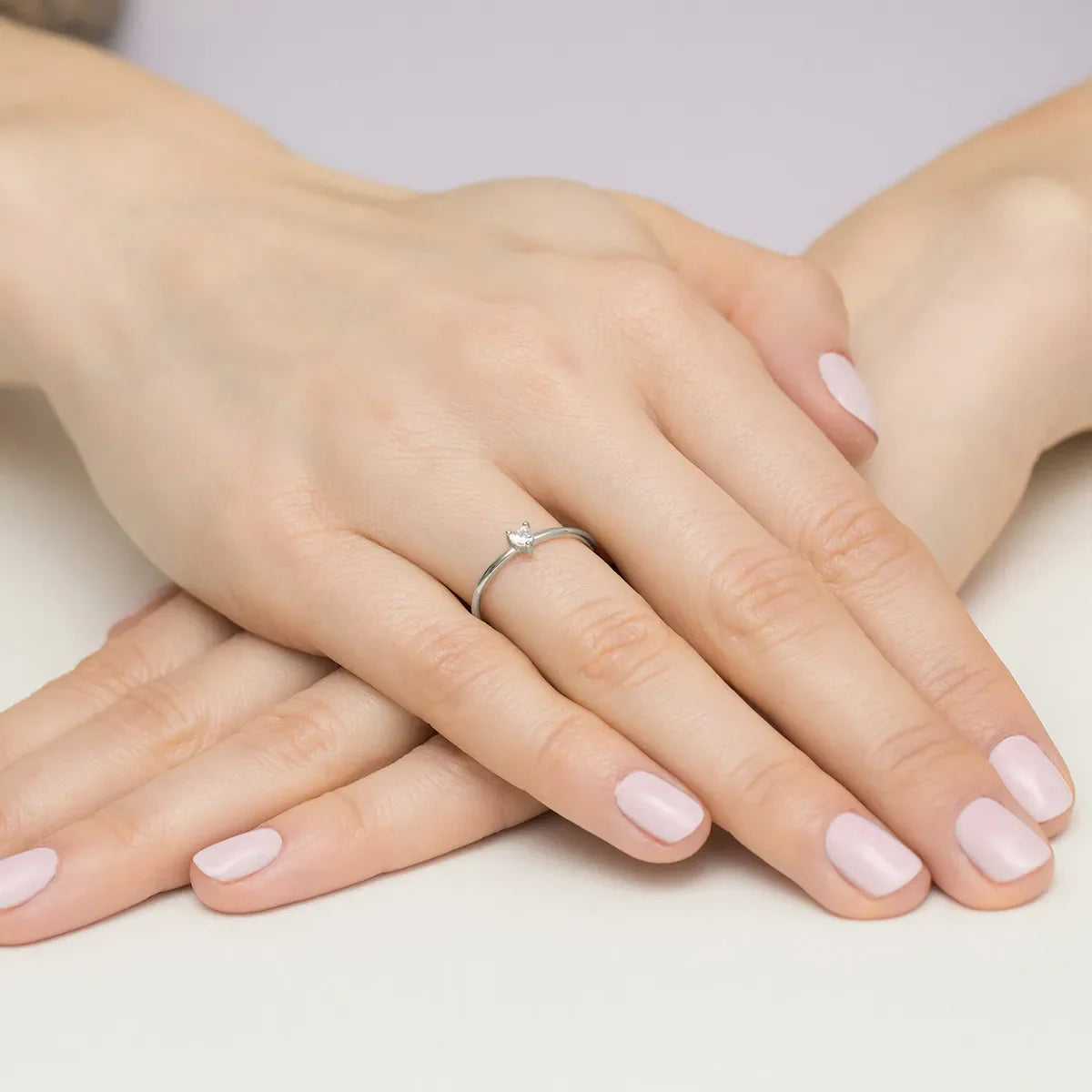 Zásnubný prsteň s diamantmi v 585 bielom zlate