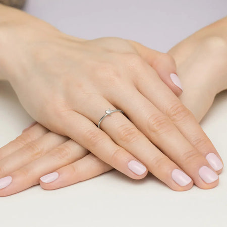 Zásnubný prsteň s diamantmi v 585 bielom zlate