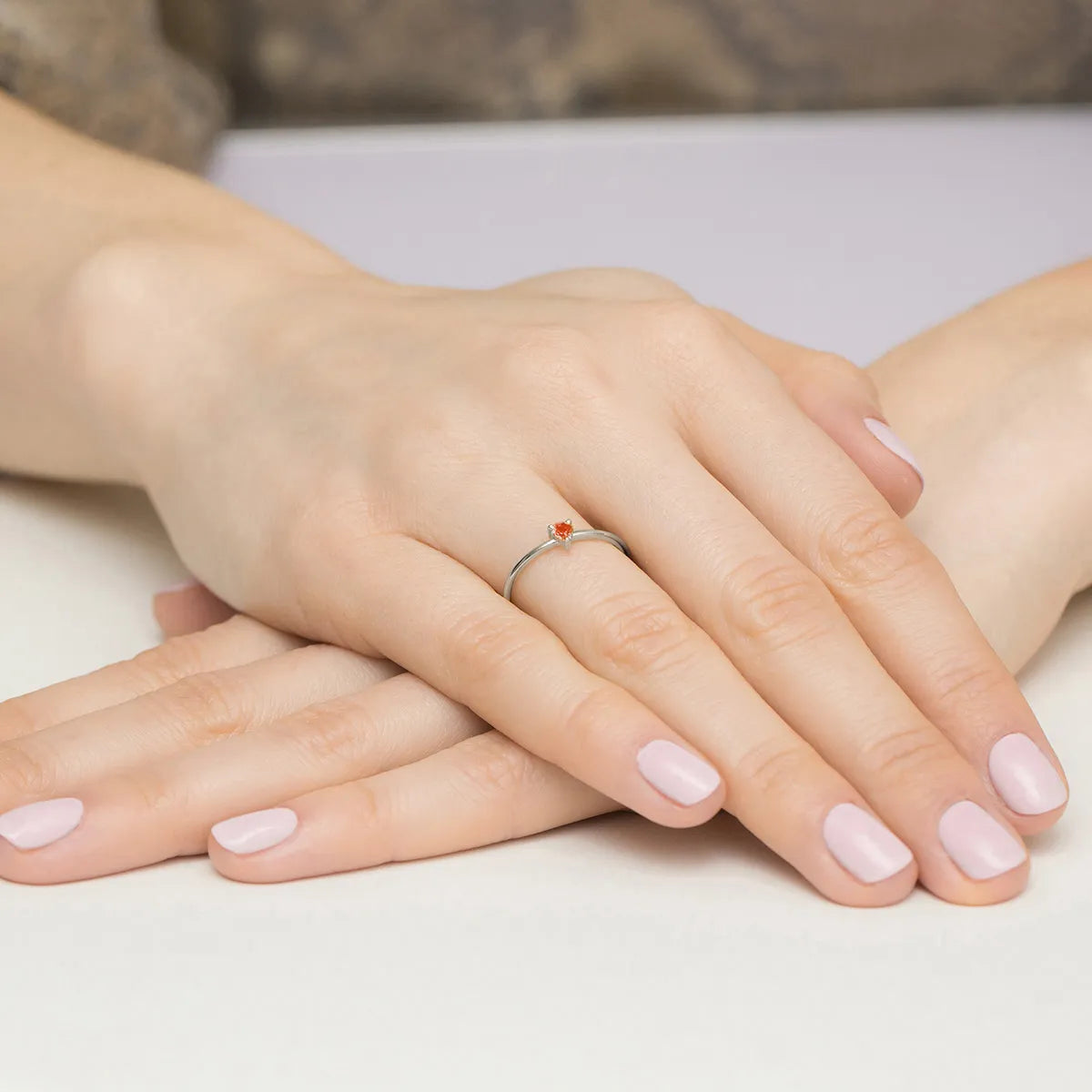 zlatý-prsteň-s-0-15ct-granátem-p129-585-g0-15