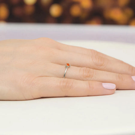 gold-ring-with-0-15ct-garnet-p129-585-g0-15