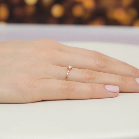 gold-ring-with-0-10ct-diamond-p129-585-b0-10