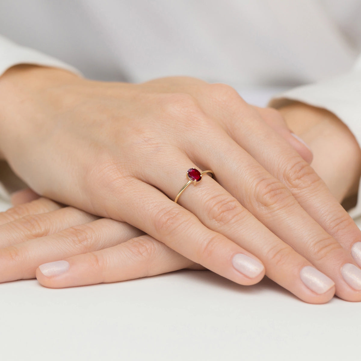 prsteň-zo-14-karátového-zlata-s-červenou-zirkóniou-p130-333-c