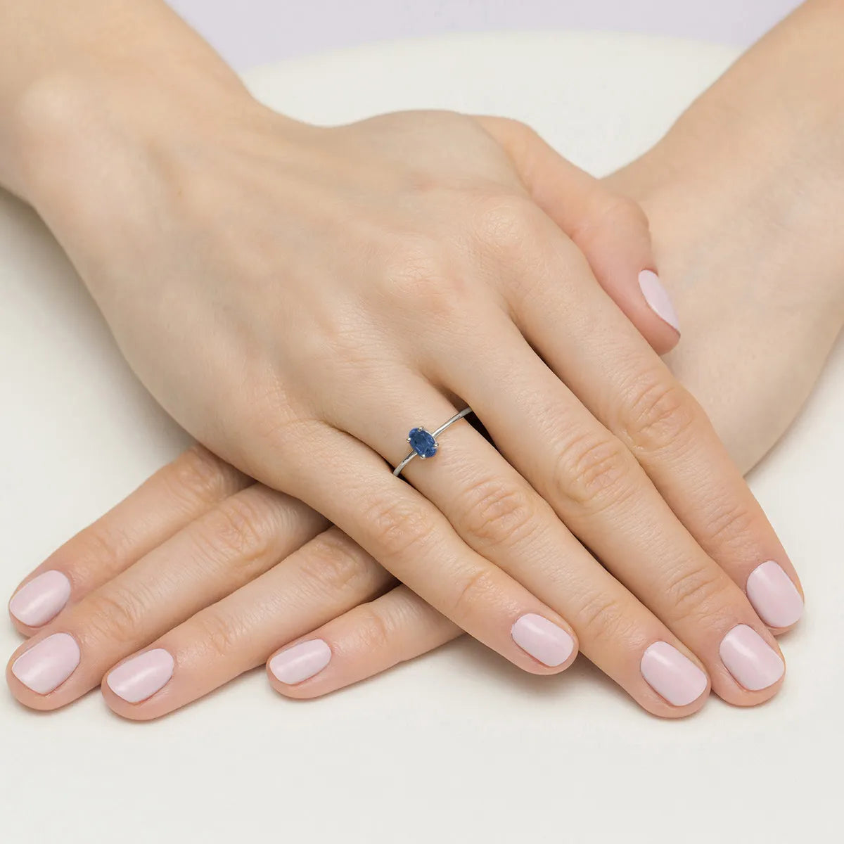 gold-ring-with-0-70ct-sapphire-p130-585-s0-70