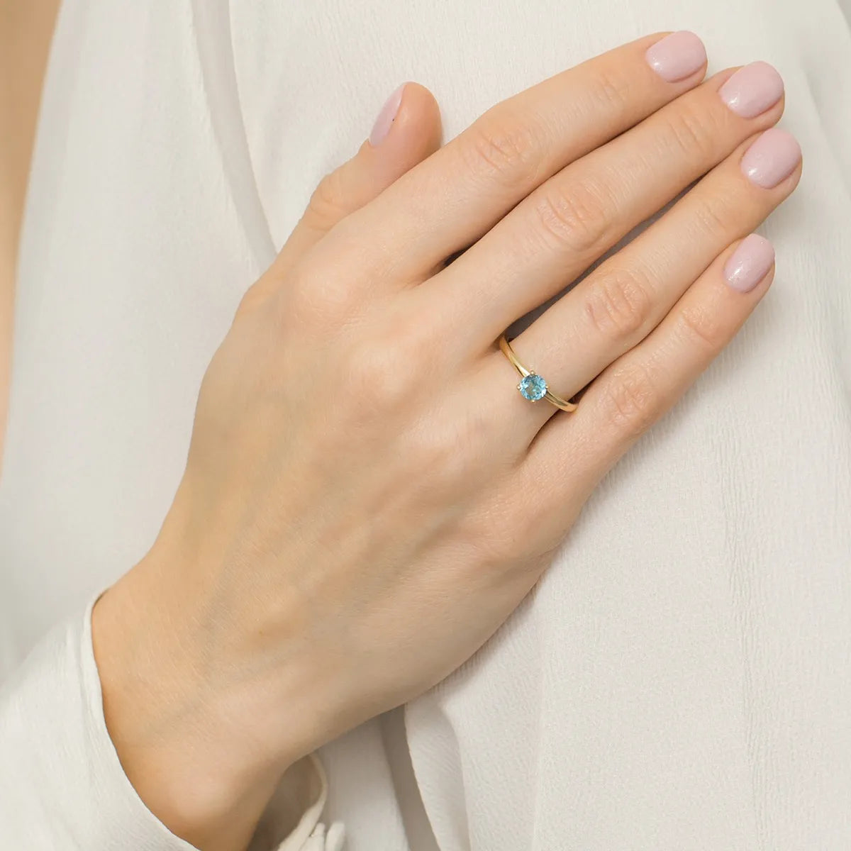 gold-ring-with-0-50ct-topaz-p149-585-t0-50