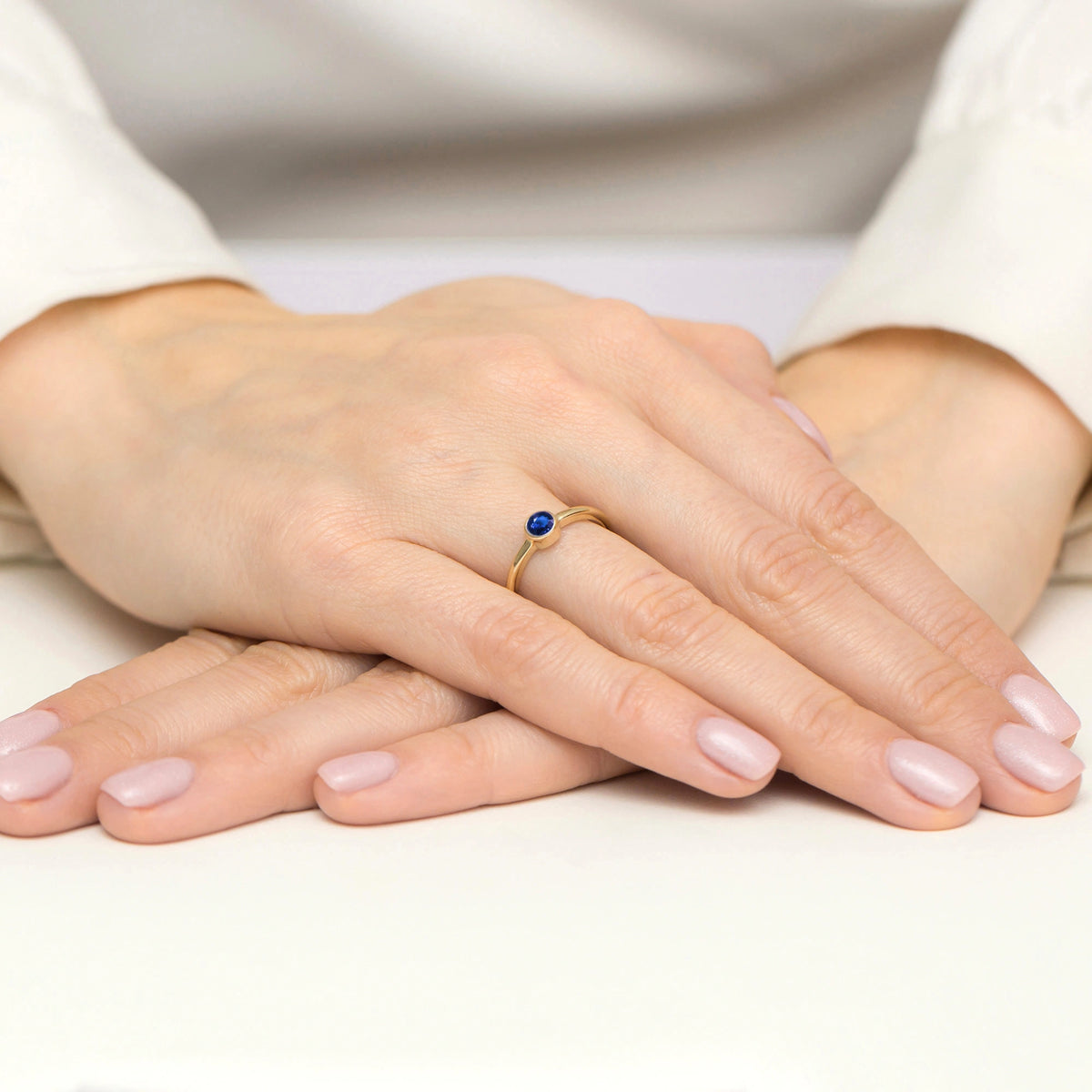 8k-gold-ring-with-dark-blue-zirconia-p150-333-g