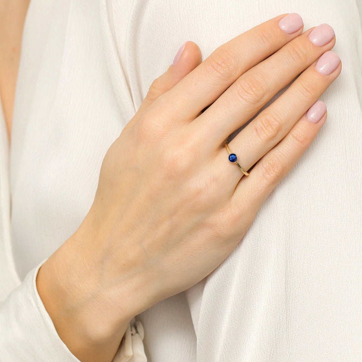 8k-gold-ring-with-dark-blue-zirconia-p150-333-g