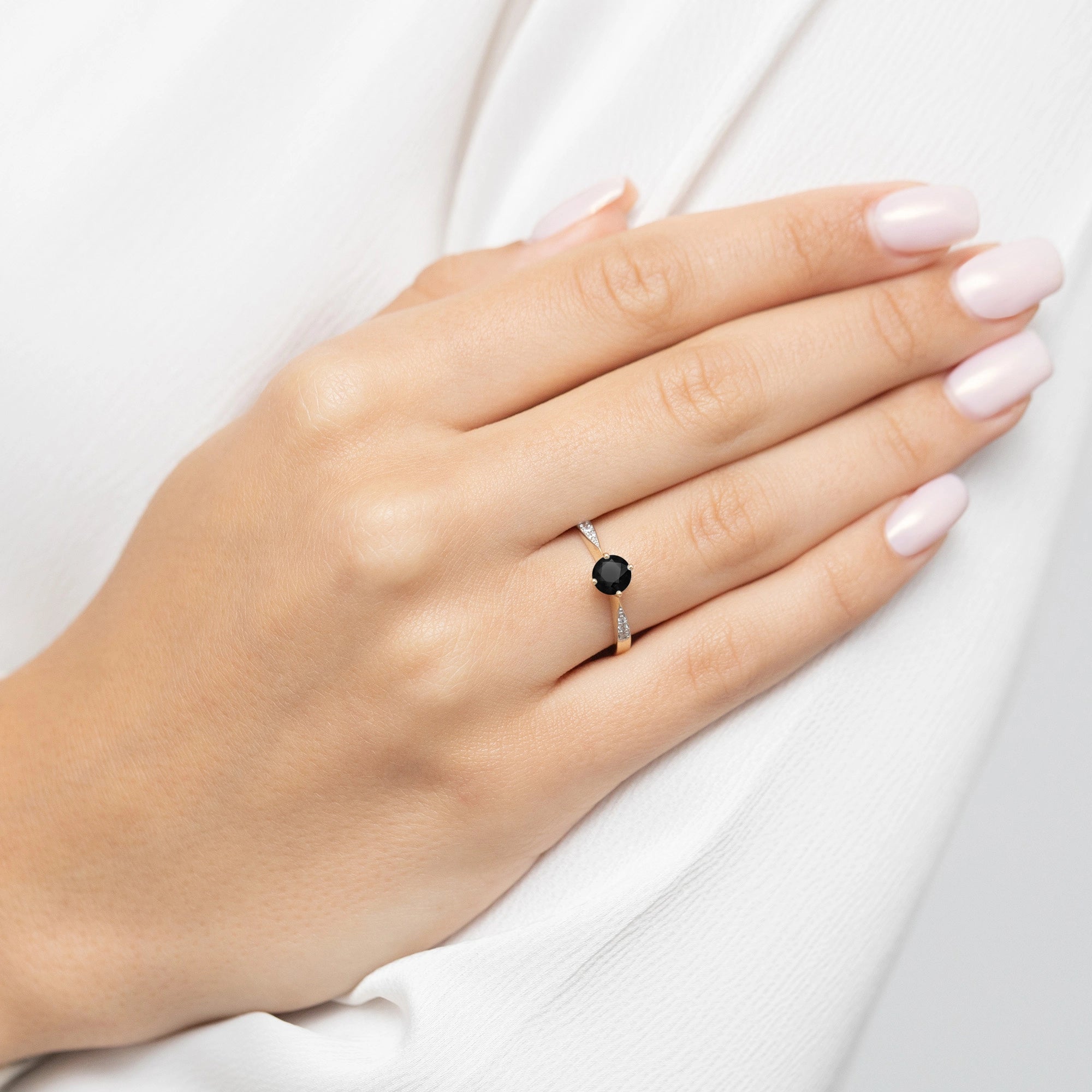 8k-gold-ring-with-black-zirconia-p167-333-cz