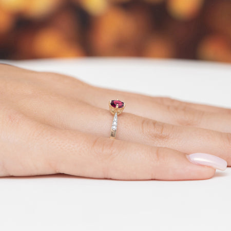 8k-gold-ring-with-red-zirconia-p167-333-c