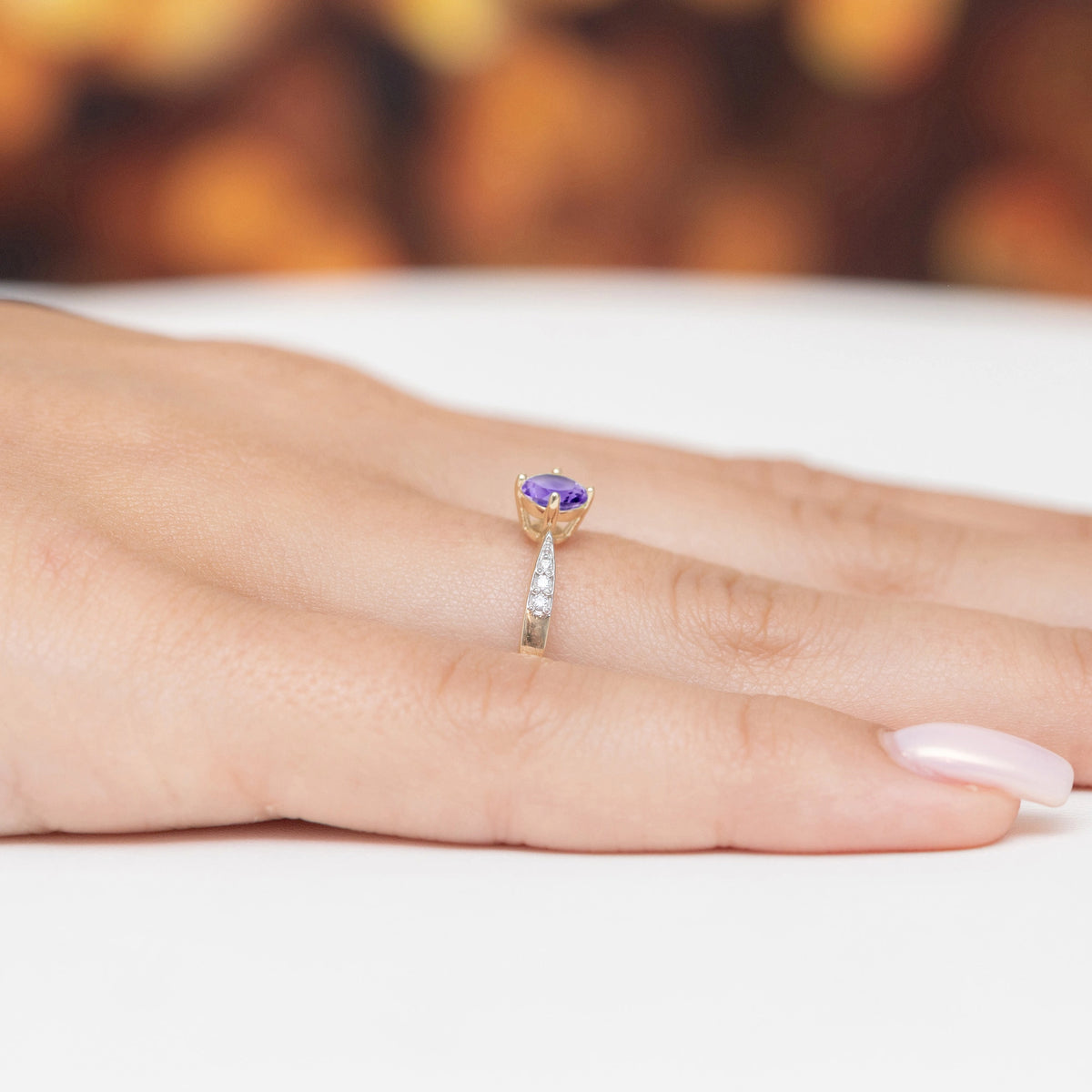 gold-ring-with-0-50ct-amethyst-and-0-068ct-diamonds-p167-585-a0-50