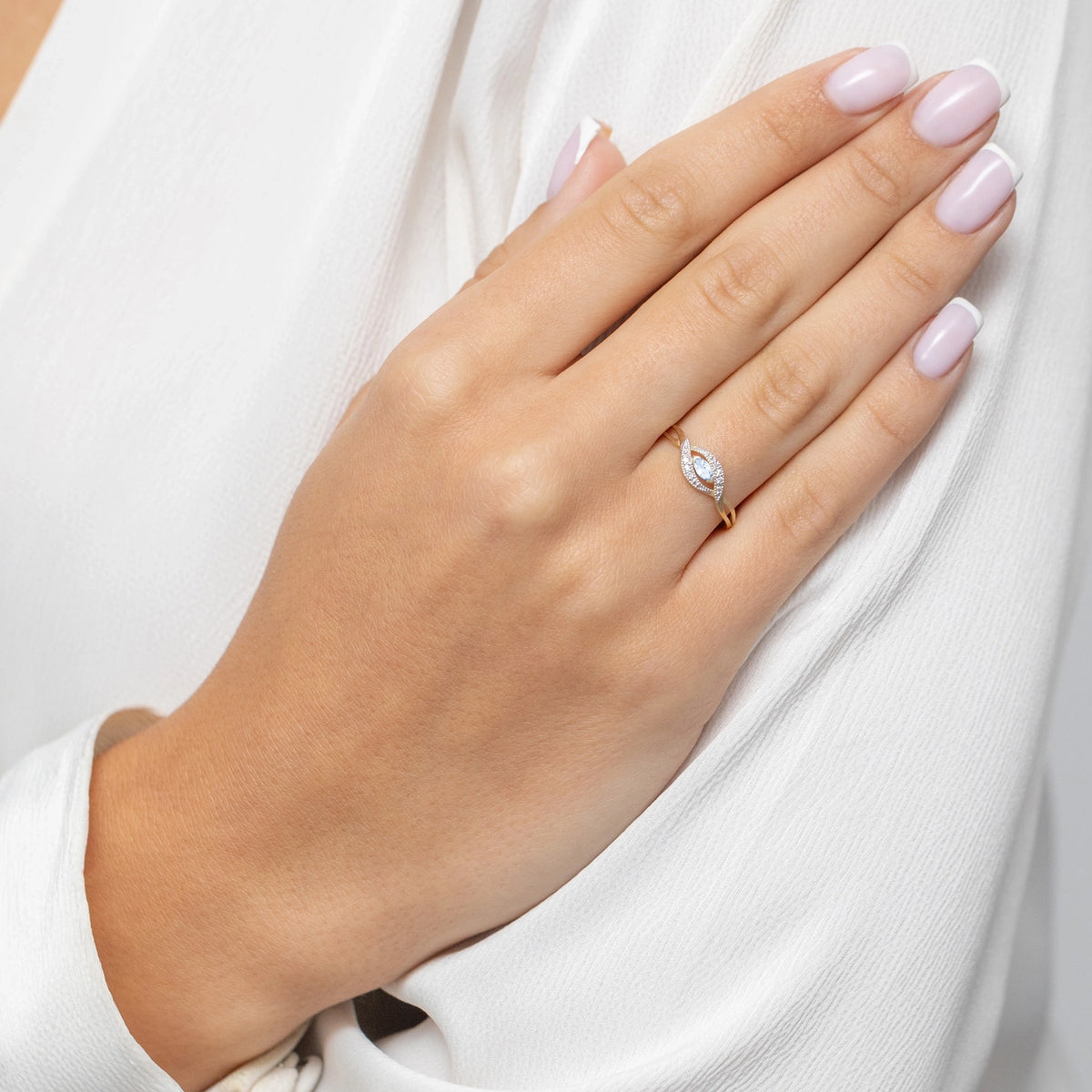 14k-gold-ring-with-white-and-blue-zirconia-p171-585-n