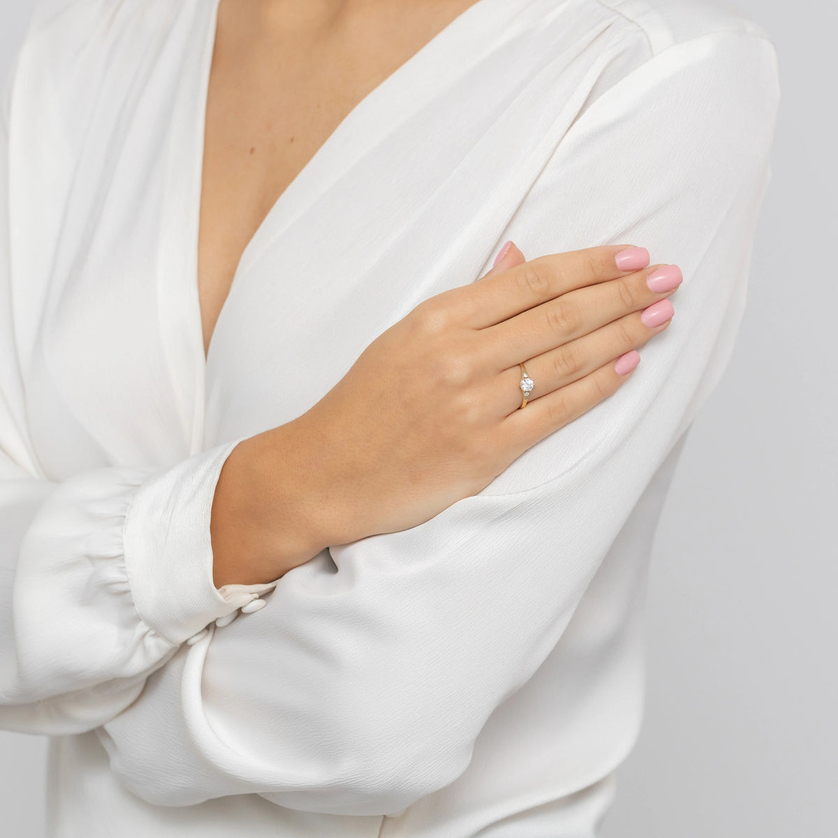 8k-gold-ring-with-zirconia-p177-333-b