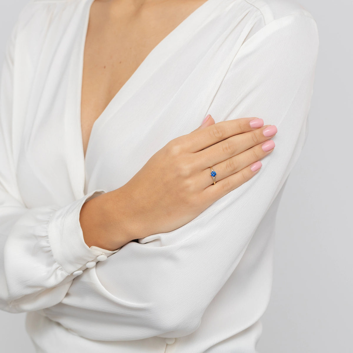 8k-goldring-mit-dunkelblauem-zirkonia-p177-333-g