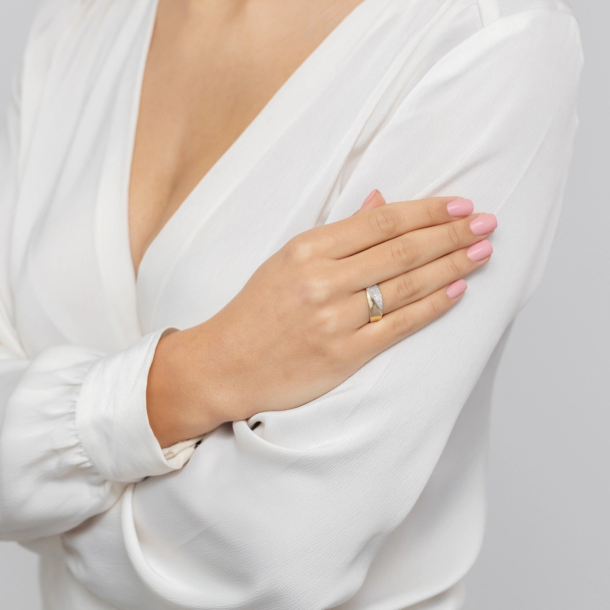 8k-gold-ring-with-zirconia-p179-333-b