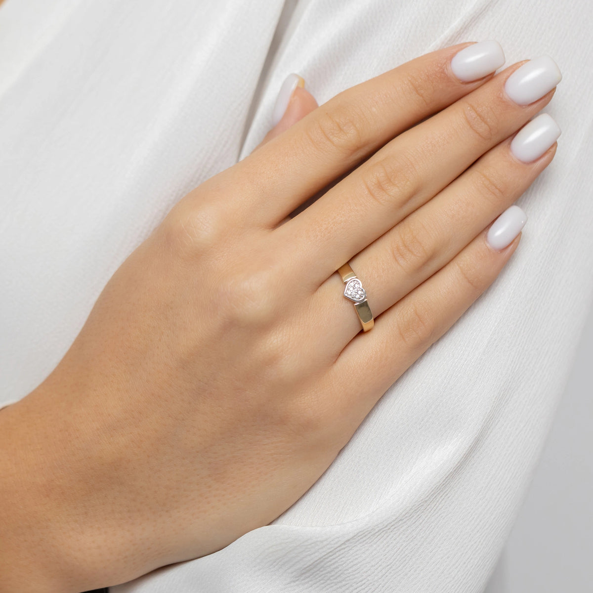 8k-gold-ring-with-zirconia-heart-p188-333-b