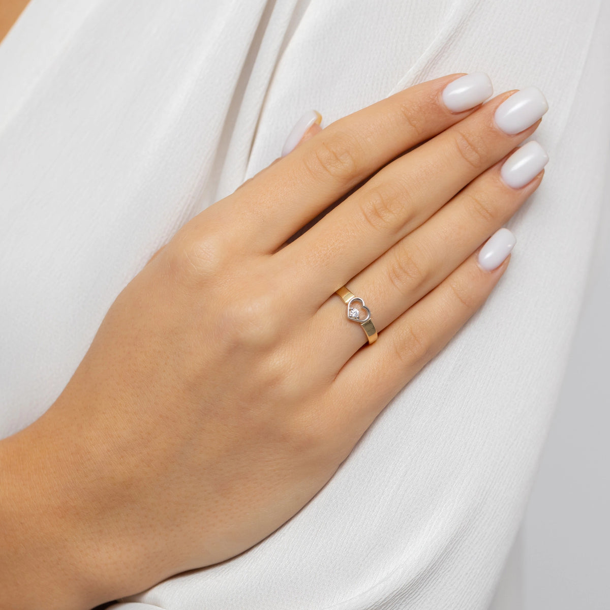 8k-gold-ring-with-zirconia-heart-p190-333-b