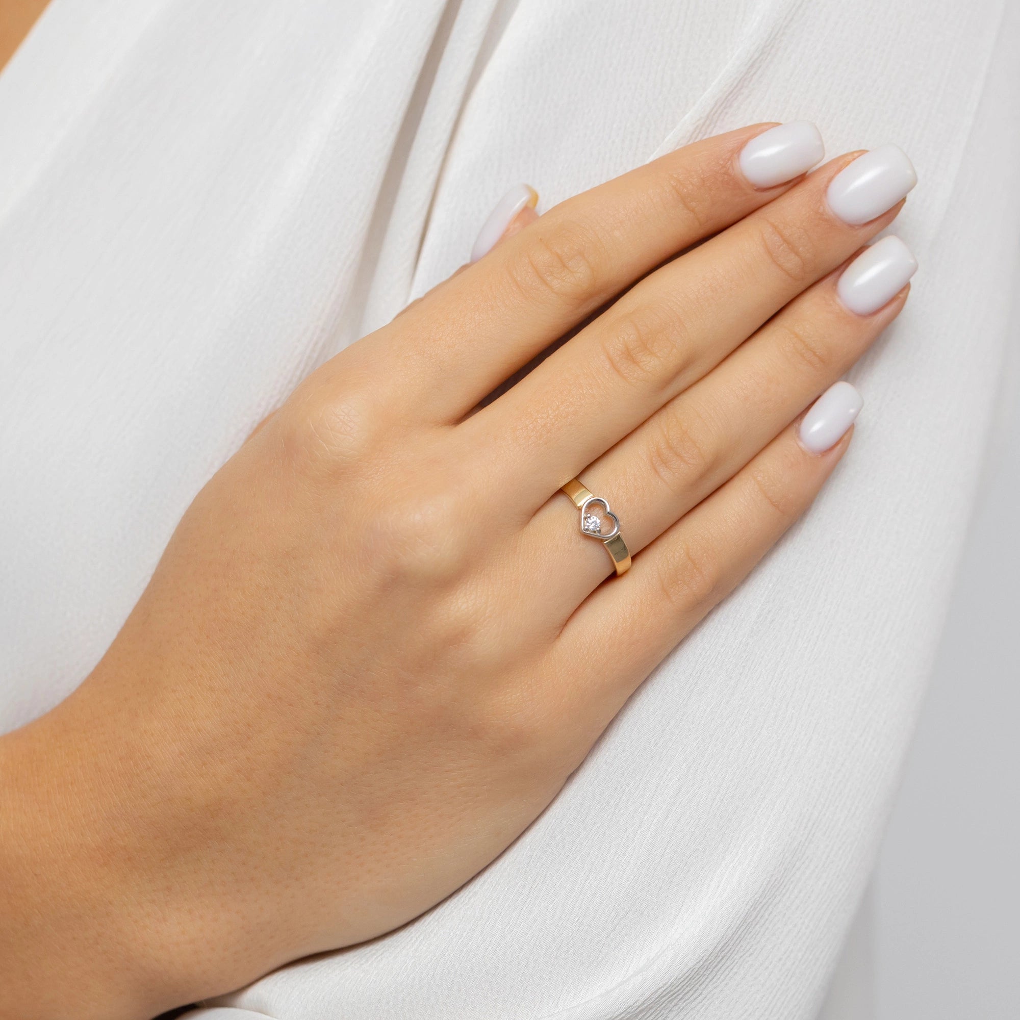 8k-gold-ring-with-zirconia-heart-p190-333-b