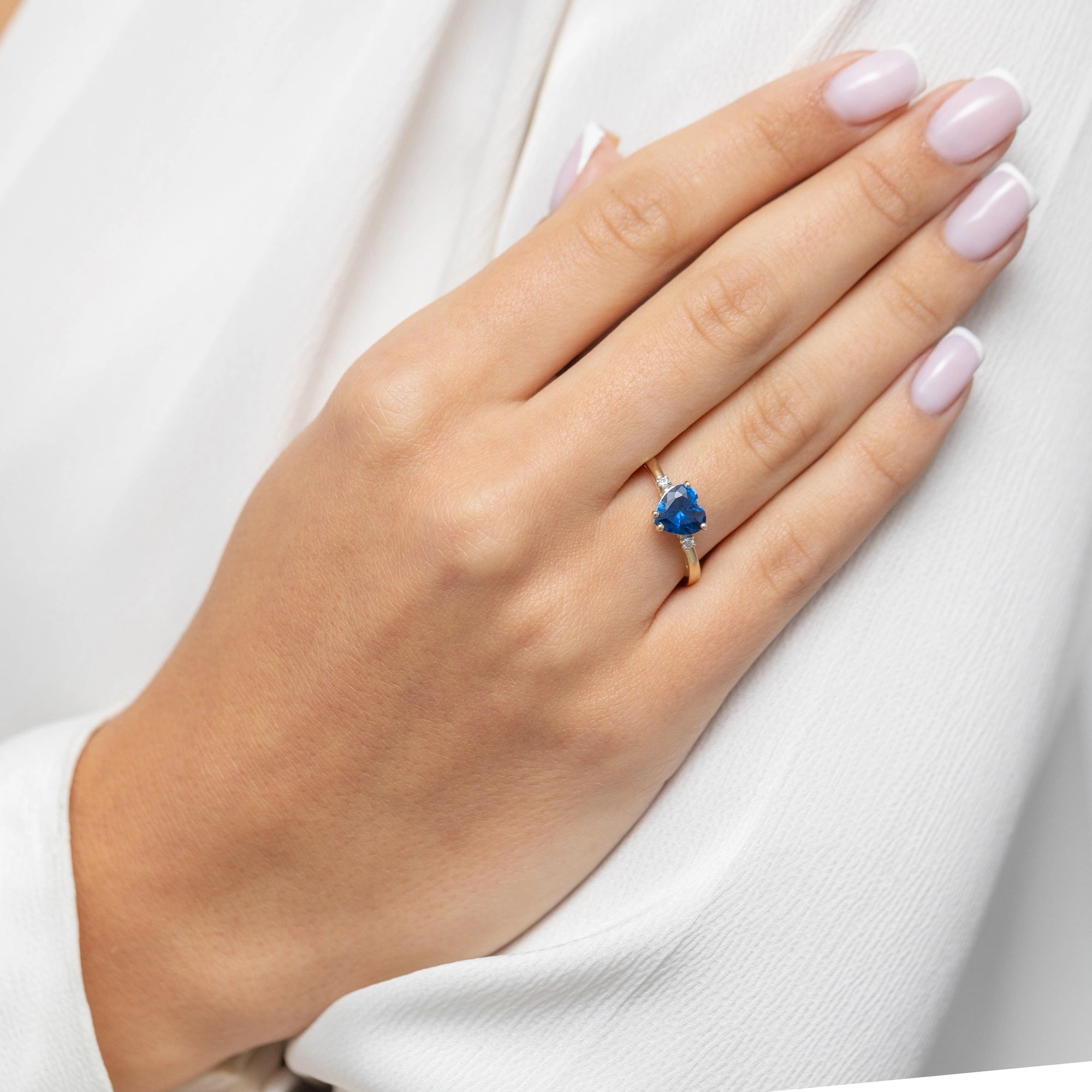 8k-gold-ring-with-dark-blue-zirconia-p193-333-g