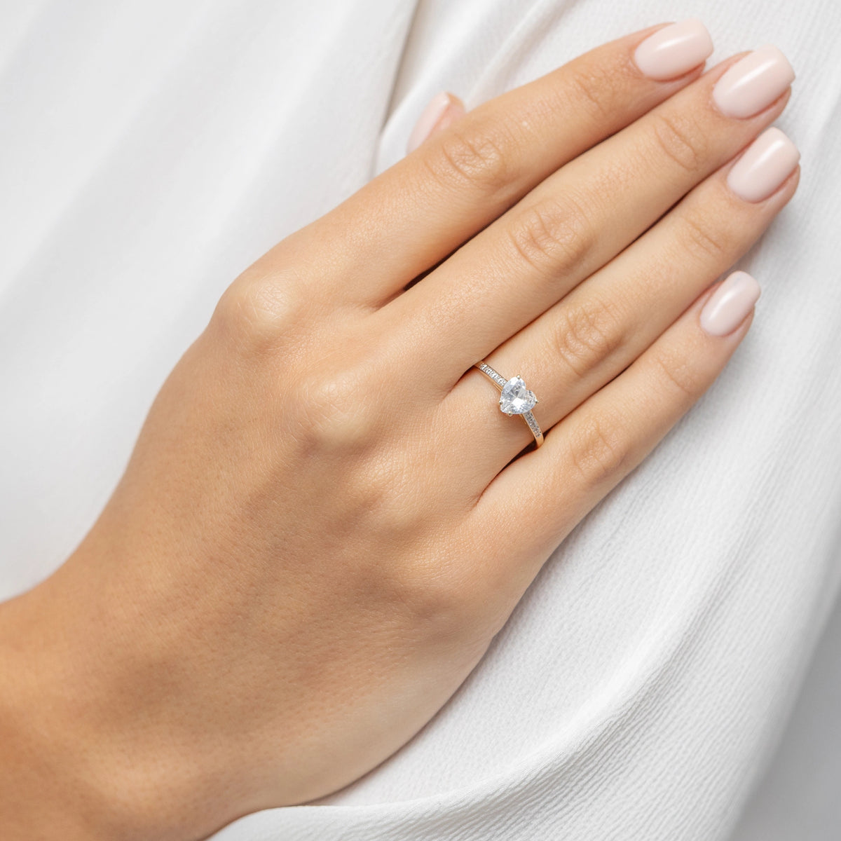 8k-gold-ring-with-zirconia-p194-333-b