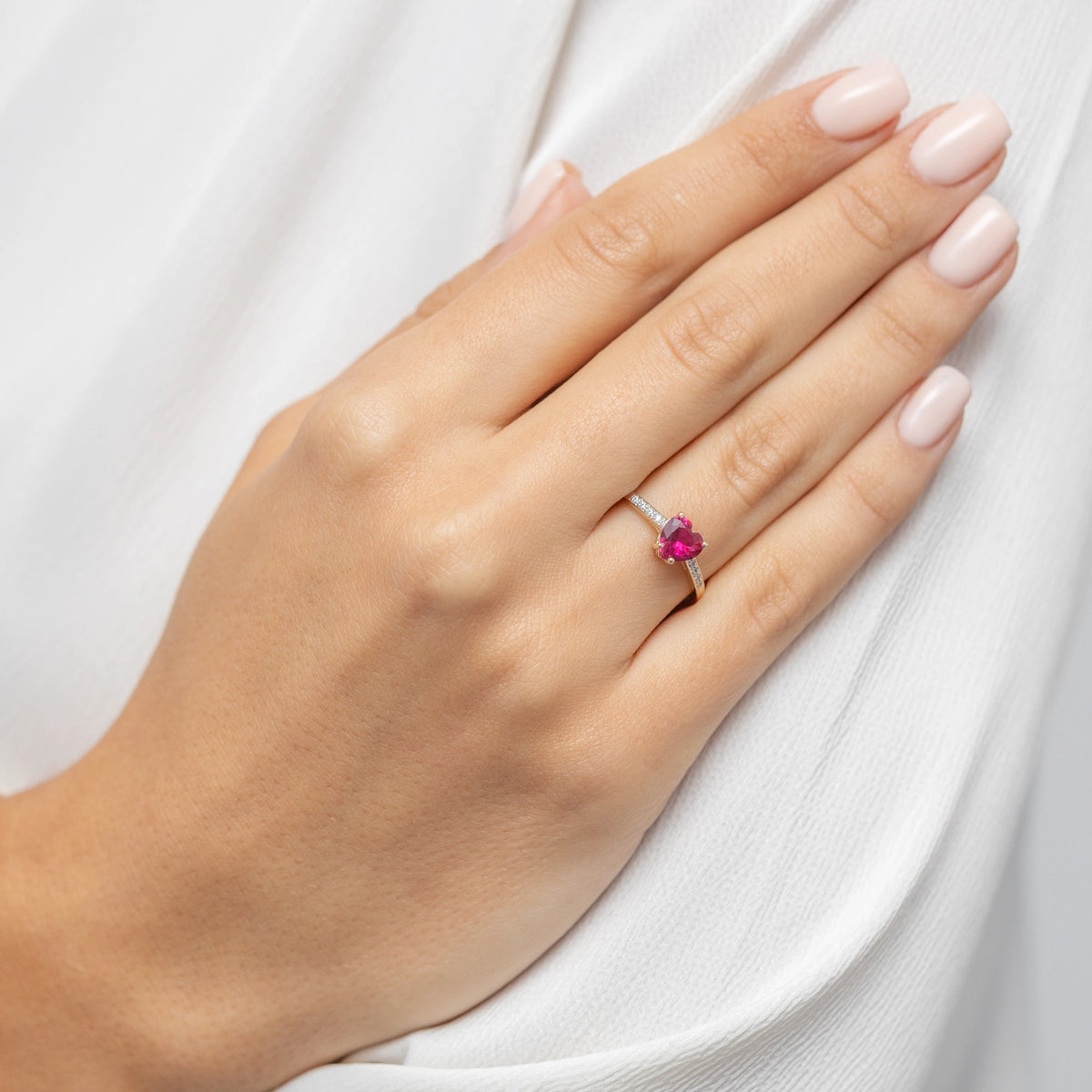 8k-Goldring-mit-rotem-Zirkonia-p194-333-c