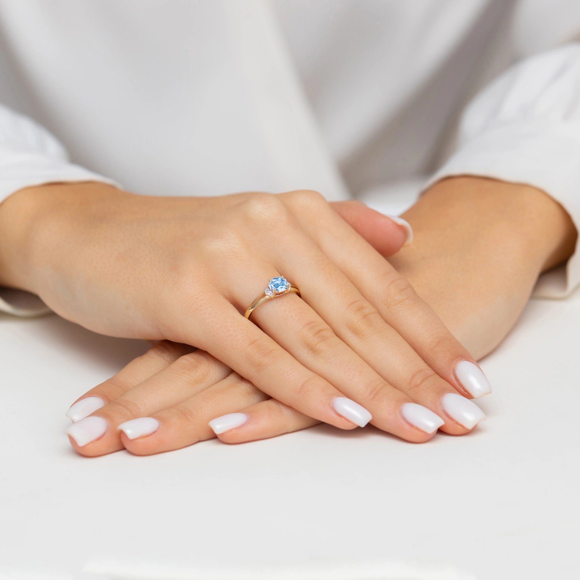 8k-gold-ring-with-dark-blue-zirconia-p195-333-n