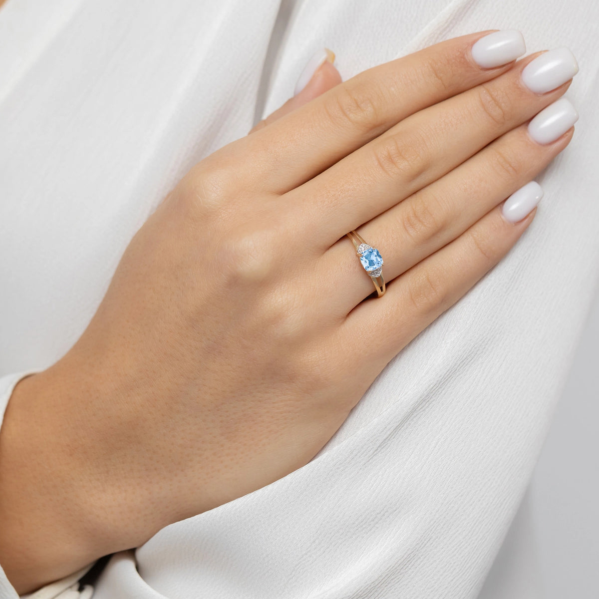 8k-gold-ring-with-dark-blue-zirconia-p195-333-n