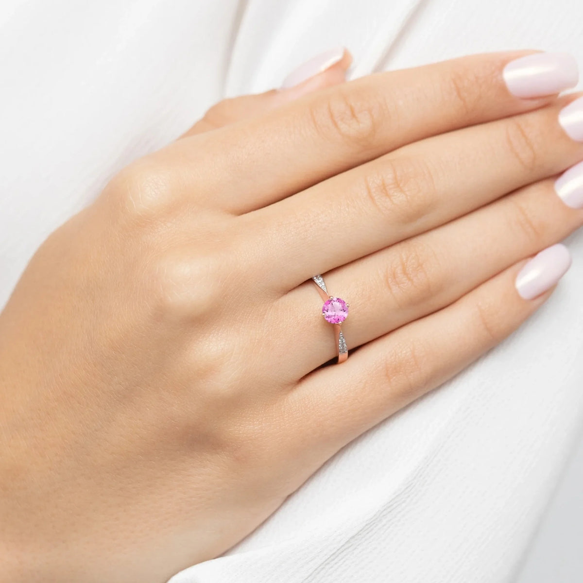 gold-ring-with-0-60ct-pink-topaz-and-0-068ct-diamonds-p167-585-rt0-60