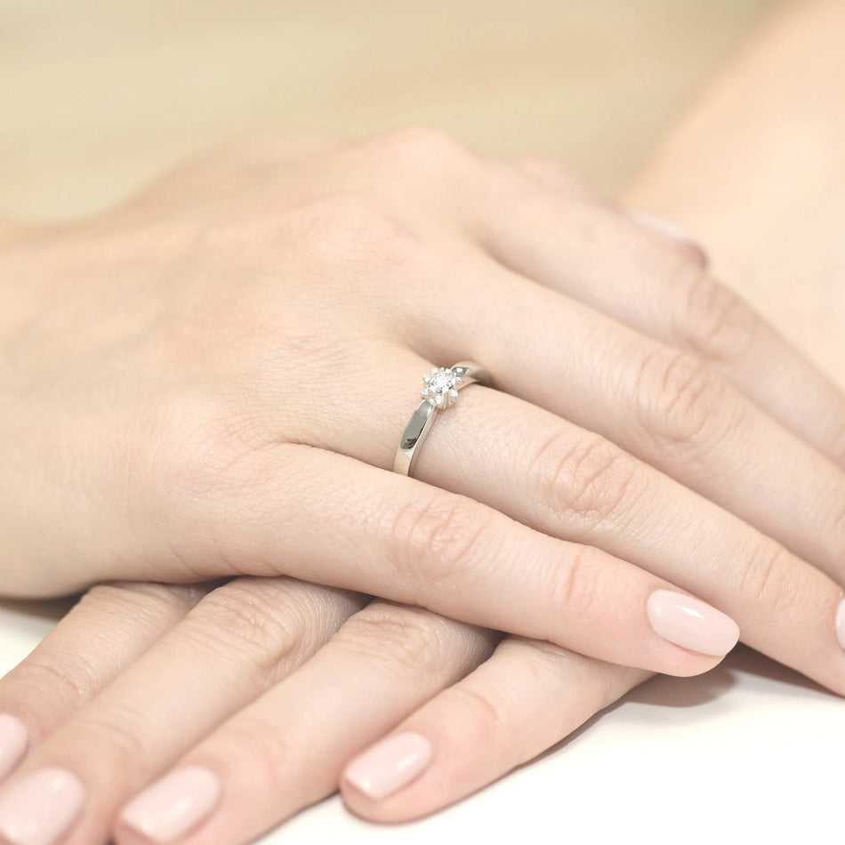White Gold engagement ring with Round 0.10 ct Central and 0.052 ct Sideline Lab-grown Diamonds - GREMARI fine jewelry