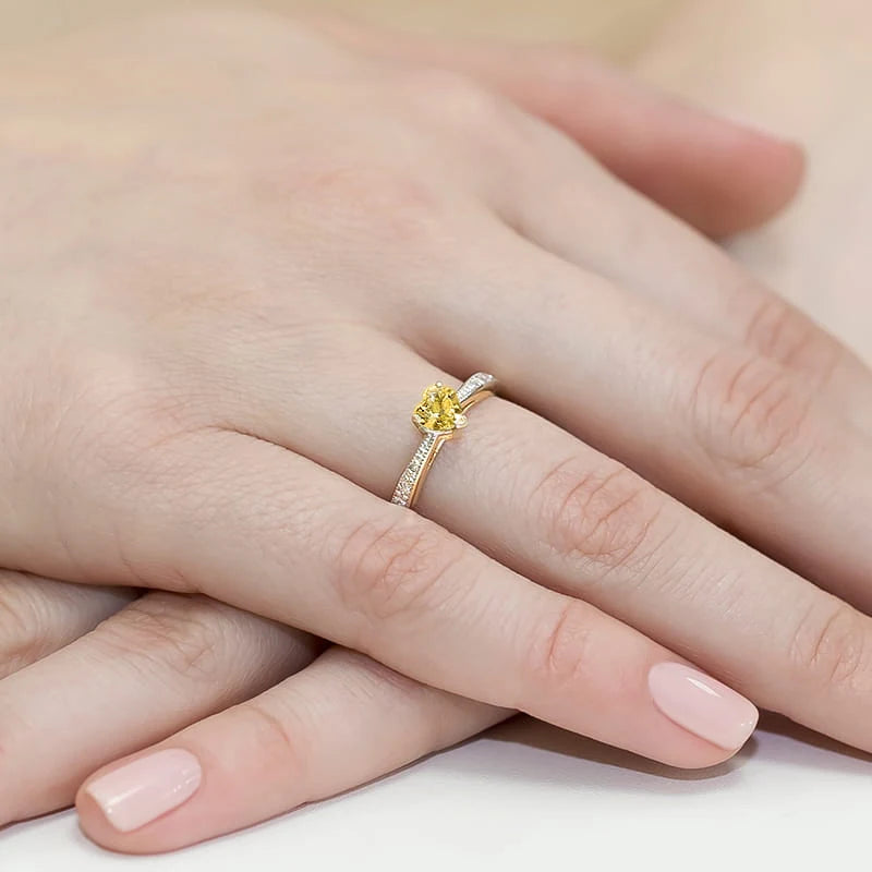 Yellow Gold engagement ring with Heart 0.50 ct Central and 0.03 ct Sideline Lab-grown Diamonds - GREMARI fine jewelry